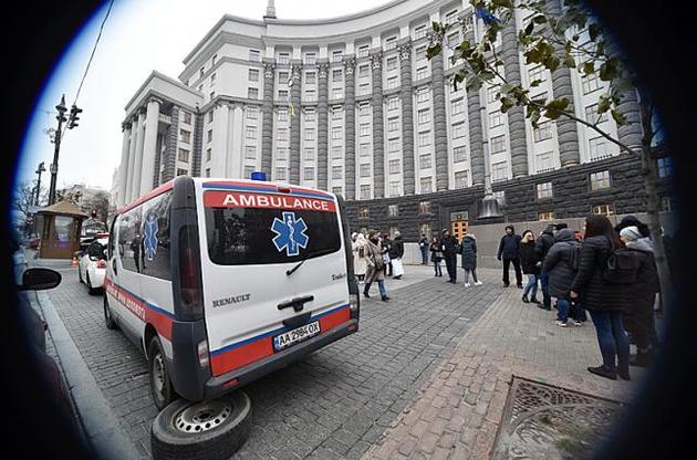 Перехід на нову систему фінансування медустанов викликав хвилю протестів у регіонах і масові звільнення лікарів, закриття лікарень
