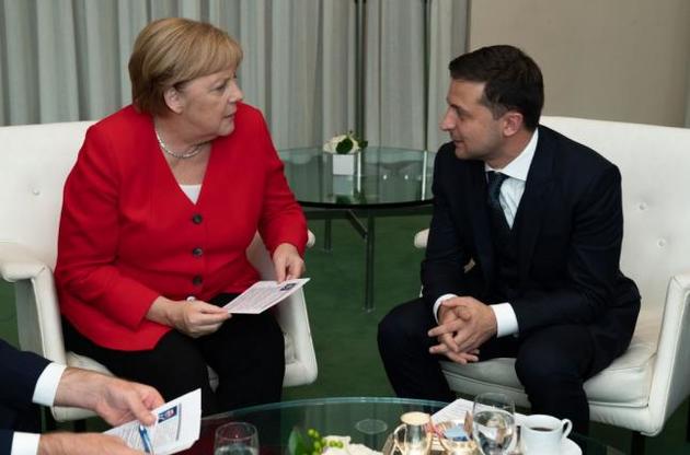 Зеленський обговорив з Меркель угоду щодо транзиту газу через Україну