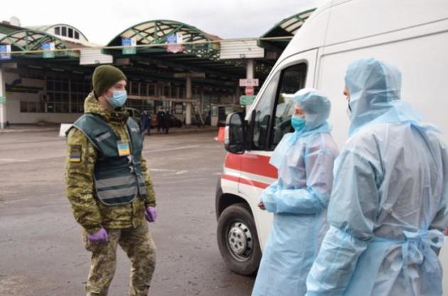 В Борисполе с самолета сняли троих египтян с подозрением на коронавирус
