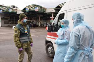 В Борисполе с самолета сняли троих египтян с подозрением на коронавирус