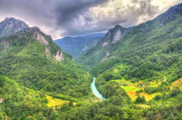 У Чорногорії в парламенті сталися заворушення при обговоренні релігійного закону