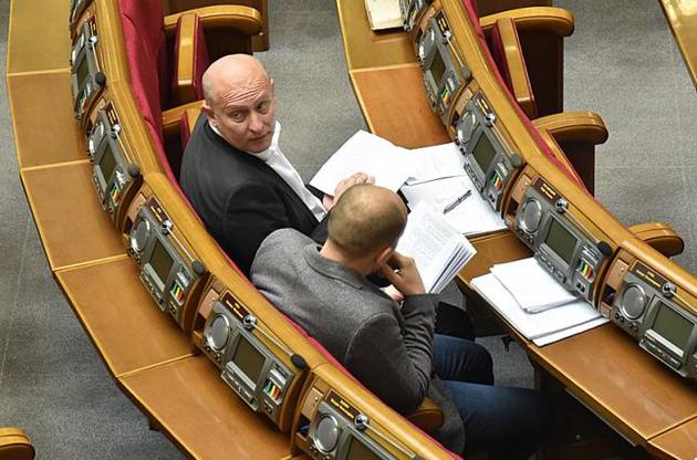 Комитет Рады рекомендует изменить отклоненный КС законопроект о досрочном лишении депутатов мандата