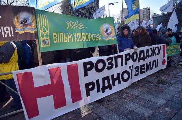 Скепсис украинцев относительно запуска рынка земли растет – опрос