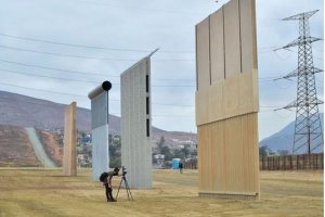 В США рухнули новые части пограничной стены Трампа – CNN