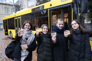 Київські школярі почали тестувати електронний учнівський квиток