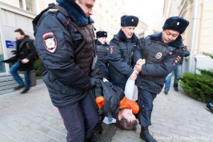За розгін демонстрацій поліцейські в Росії отримають надбавку до зарплати