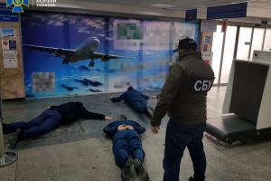 В аэропорту "Херсон" блокировали схему вымогательства денег на таможенном посту — СБУ