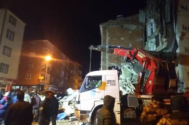 У Туреччині зросла кількість загиблих унаслідок потужного землетрусу