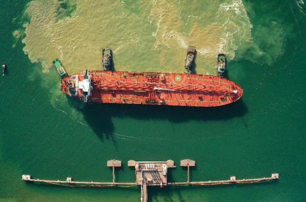 АО &laquo;Укртранснафта&raquo; начало прием на Морском нефтяном терминале &laquo;Южный&raquo; первого танкера с легкой нефтью сорта Azeri Light объемом 90 тыс. тонн