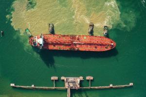 В порту "Південний" прийняли танкер з нафтою для Білорусі