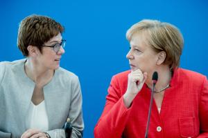 Преемница Ангелы Меркель не будет баллотироваться на должность канцлера Германии