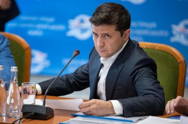 Збільшилося число українців, які негативно оцінюють Зеленського та його дії — опитування