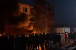 Убийство в Каховке: местные жители пикетировали отделение полиции и жгли шины