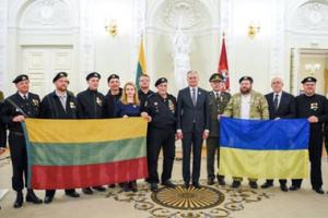 Президент Науседа наградил украинцев за защиту свободы и независимости Литвы