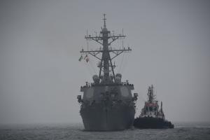 В  Черное море впервые в этом году вошел американский ракетный эсминец USS Ross