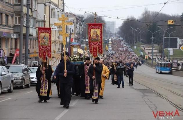 В Виннице решили бороться с коронавирусом религией