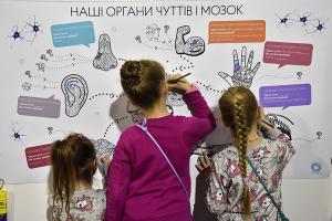 У Києві стартував фестиваль-бунт проти нудного освіти: фоторепортаж