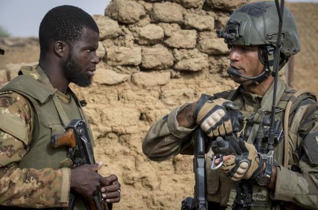 Боевики напали на военную базу в Мали, погибли десятки солдат