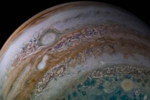 "Юнона" показала слияние ураганов на Юпитере