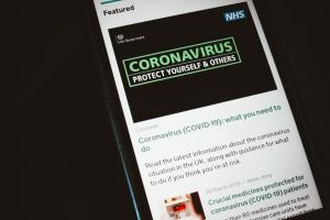 Масове тестування з ізоляцією груп ризику більш ефективне у боротьбі з коронавірусом, ніж тотальний карантин – експерт