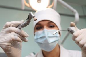 У Києві заборонили стоматологічні послуги на час карантину
