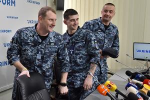 Росія призупинила розслідування у справі 24 українських моряків — Полозов
