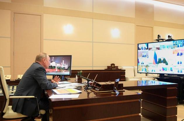 Путин самоизолировался после встречи с больным COVID-19 доктором