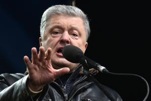 Порошенко прийшов у ДБР з групою підтримки