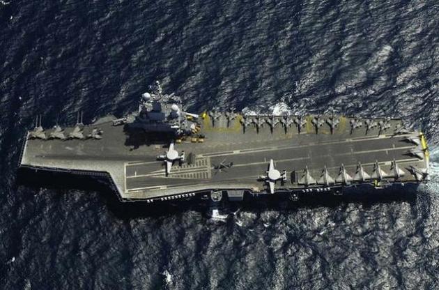 Хворі члени екіпажу зараз перебувають під суворим наглядом медиків на борту