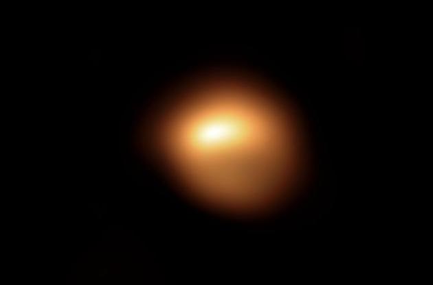Астрономы показали снимок потускневшей звезды Бетельгейзе
