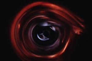 Астрономи виявили незвичайну пару чорних дір, що злилися