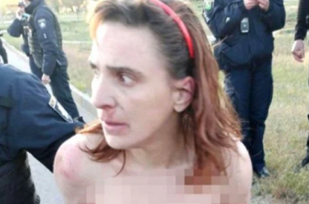 В Харькове на улице задержали голую женщину с отрезанной головой ребенка в пакете