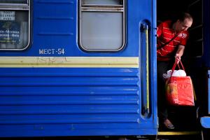 Україна тимчасово припиняє залізничне сполучення з Росією і Білоруссю