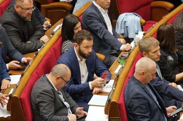 Близкие к Коломойскому депутаты завалили Раду рекордным количеством правок к закону о банках