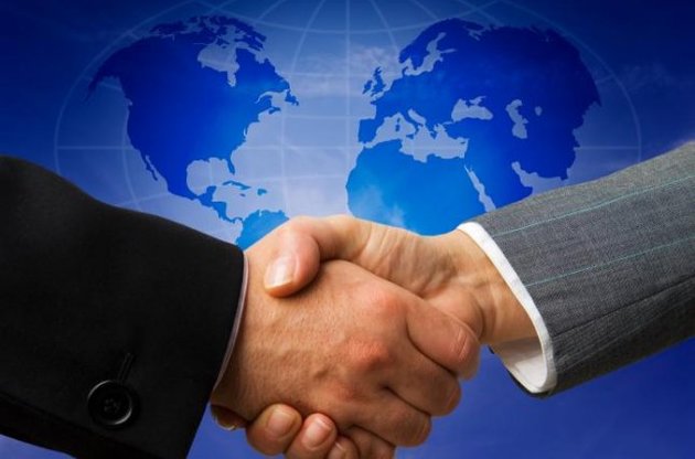 Вместо рукопожатий предложено друг с другом раскланиваться