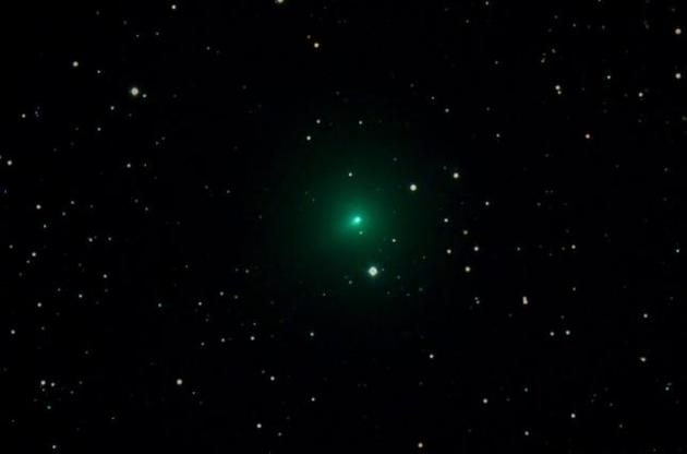 Движущаяся к Солнцу комета резко увеличила свою яркость