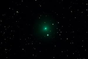 Комета, що рухається до Сонця, різко збільшила свою яскравість