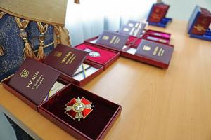 Президент Украины наградил военных, из них 15 - посмертно