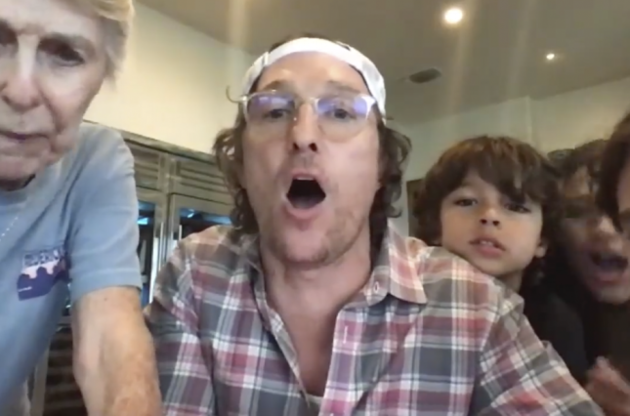 Мэттью провел несколько раундов бинго с постояльцами дома престарелых