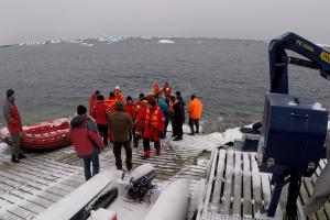 Коронавирус не помеха: Украинские полярники добрались до Антарктиды