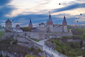 Зеленський рекомендував українцям займатися внутрішнім туризмом: що подивитися в Україні