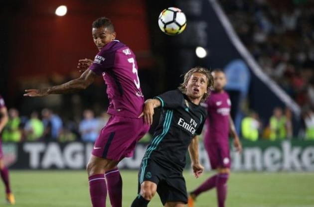 Команды провели первый поединок