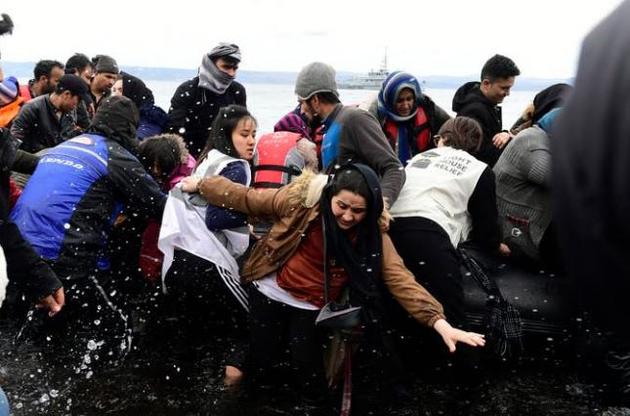Турция не будет впускать беженцев из Греции