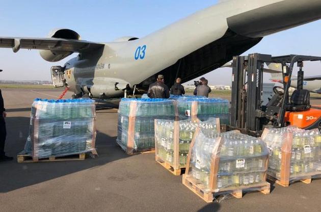 Самолет доставит 5 тысяч литров дезинфекторов