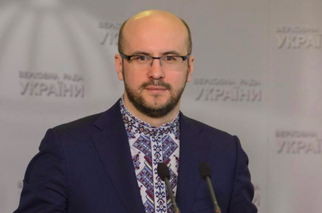 Сусідка Рудика по залу засідань також змушена перейти на карантин