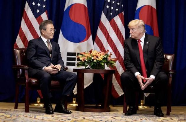 Трамп просить Південну Корею про допомогу в боротьбі з коронавірусом