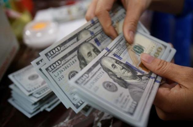 НБУ обміняв майже $ 180 млн безготівкового долара на готівку