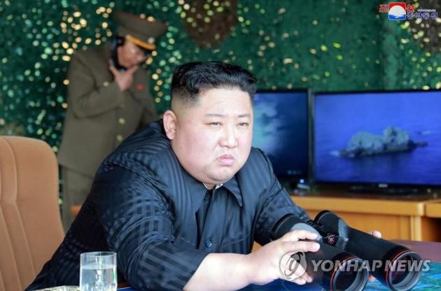 В КНДР показали видео с "якобы живым" Ким Чен Ыном на фоне информации о его смерти