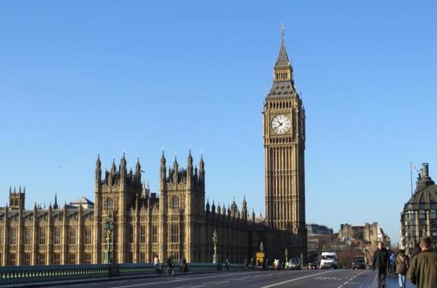 Британія може закрити парламент на 5 місяців через коронавірус – Times of London