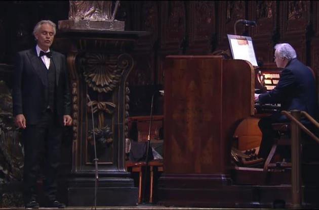 Андреа Бочелли дал пасхальный концерт в пустом Миланском соборе